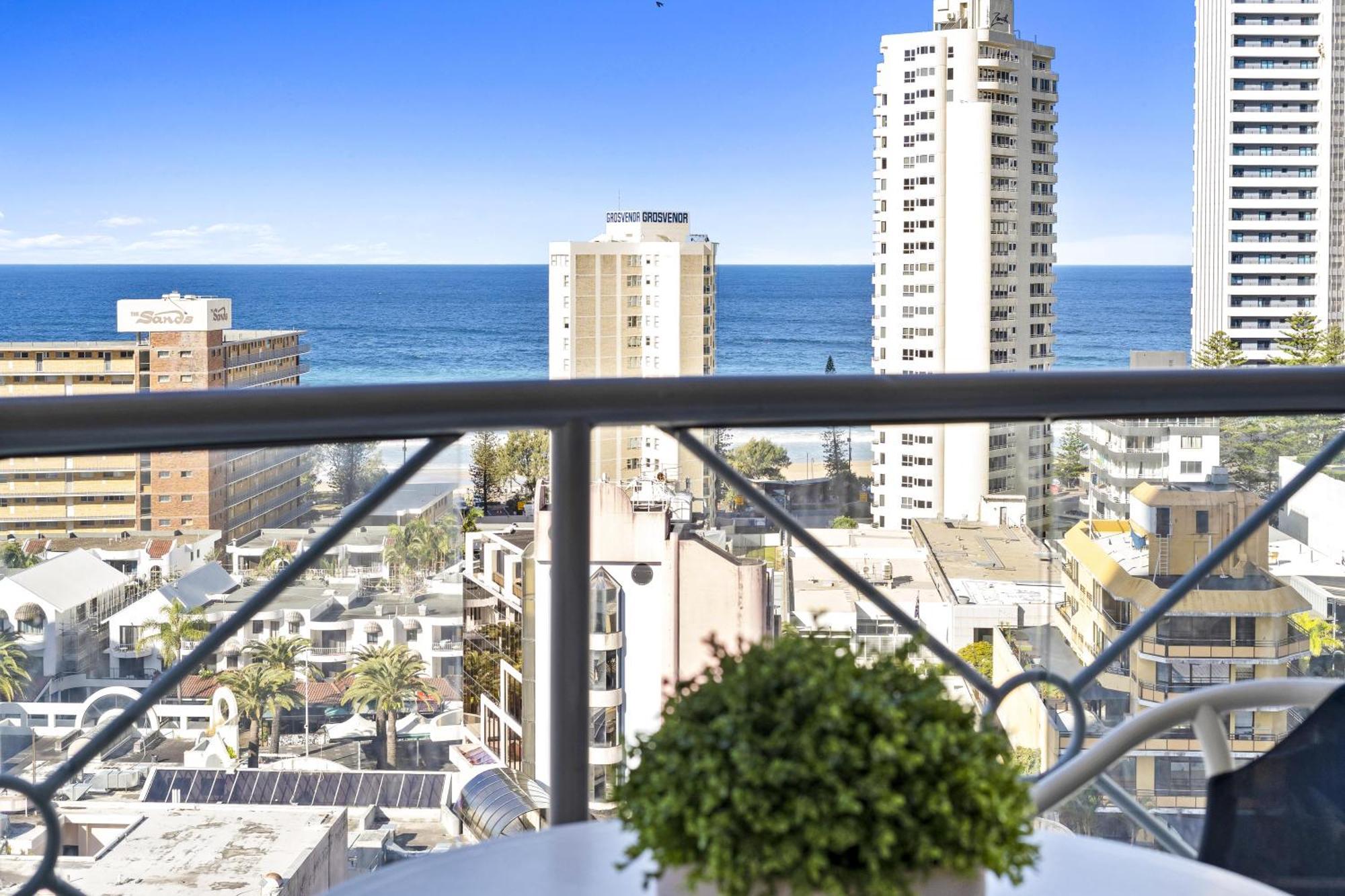 Chevron Renaissance Surfers Paradise Mid Week Madness Deal - Q Stay غولد كوست المظهر الخارجي الصورة