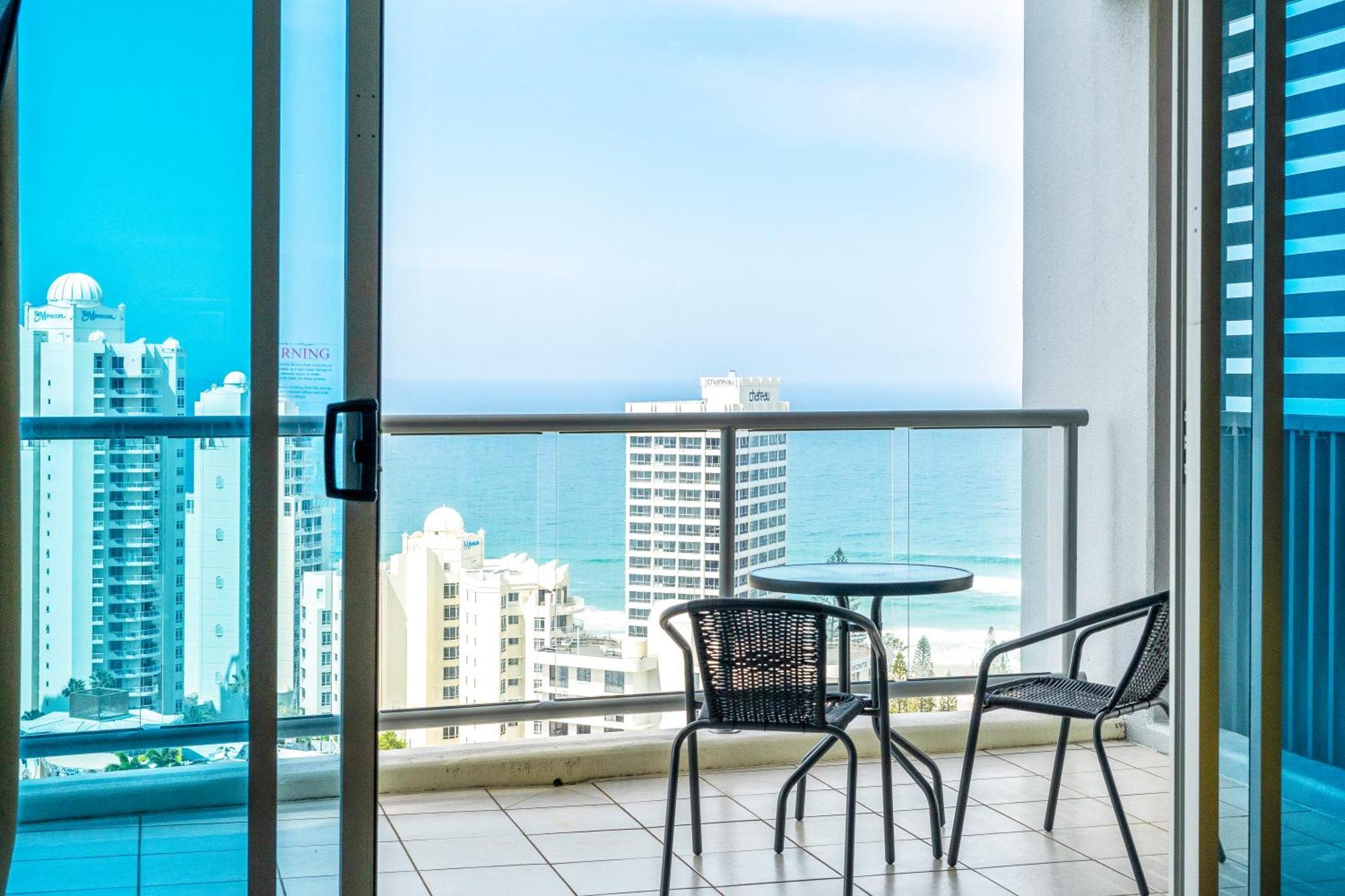 Chevron Renaissance Surfers Paradise Mid Week Madness Deal - Q Stay غولد كوست المظهر الخارجي الصورة
